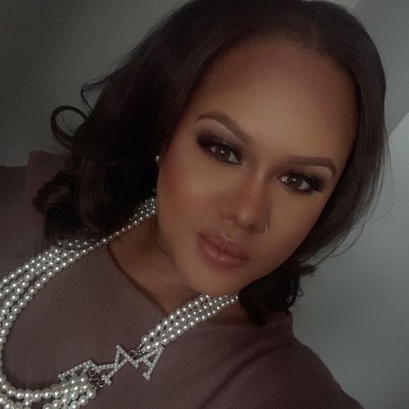 Meet your Posher, Valerie - Picture 1 of 1